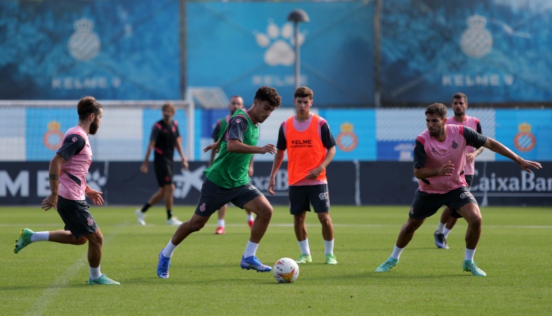 Entrenamiento en el RCDE Stadium