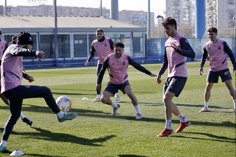 Entrenamiento en el RCDE Stadium