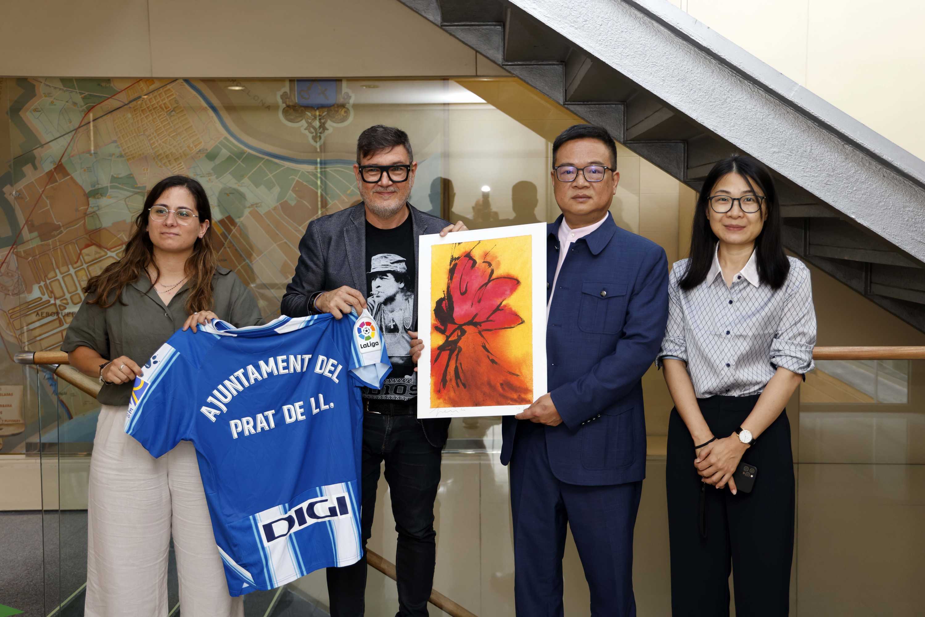 Chen Yansheng visita el Ayuntamiento de El Prat