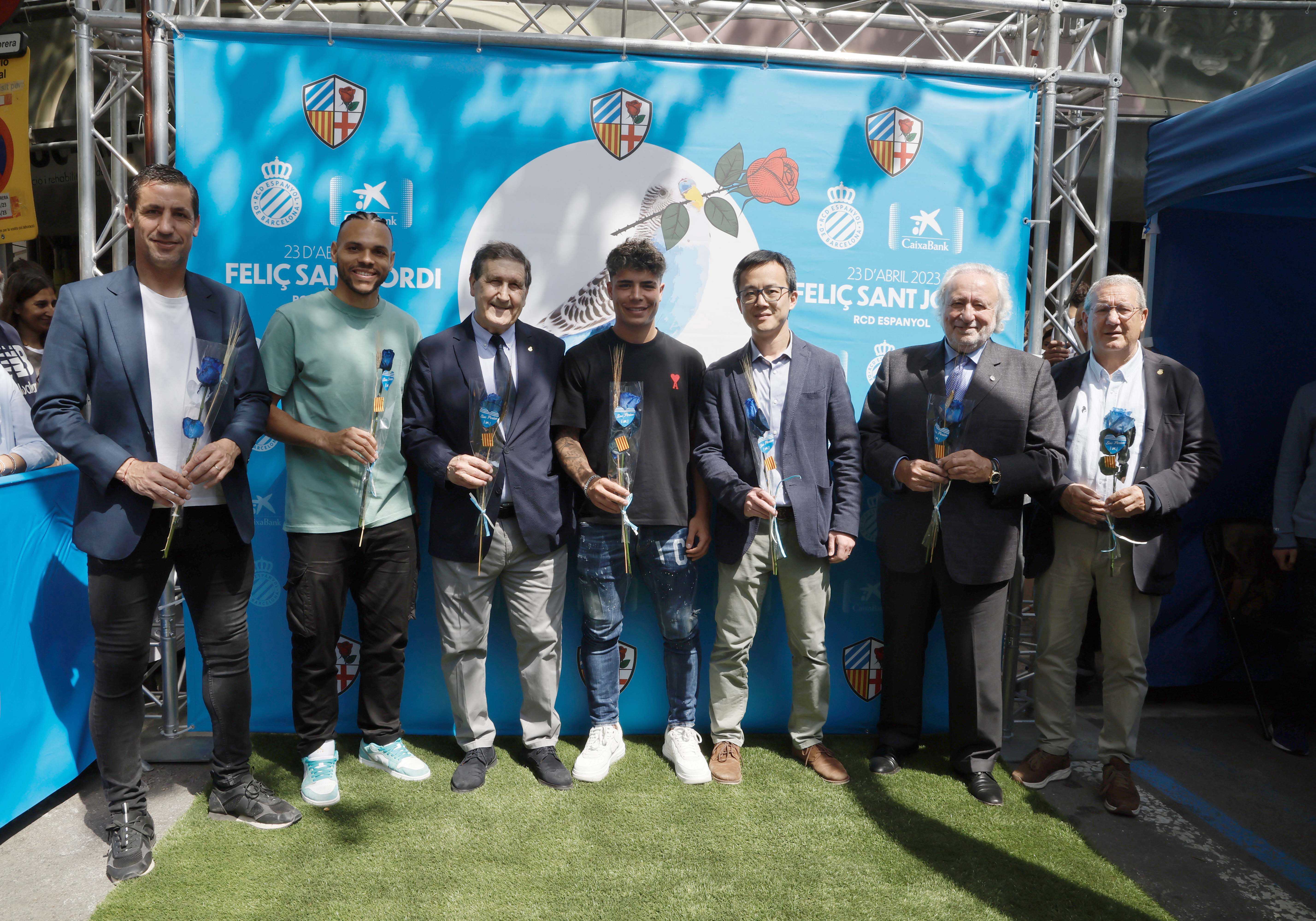 A white-and-blue Sant Jordi