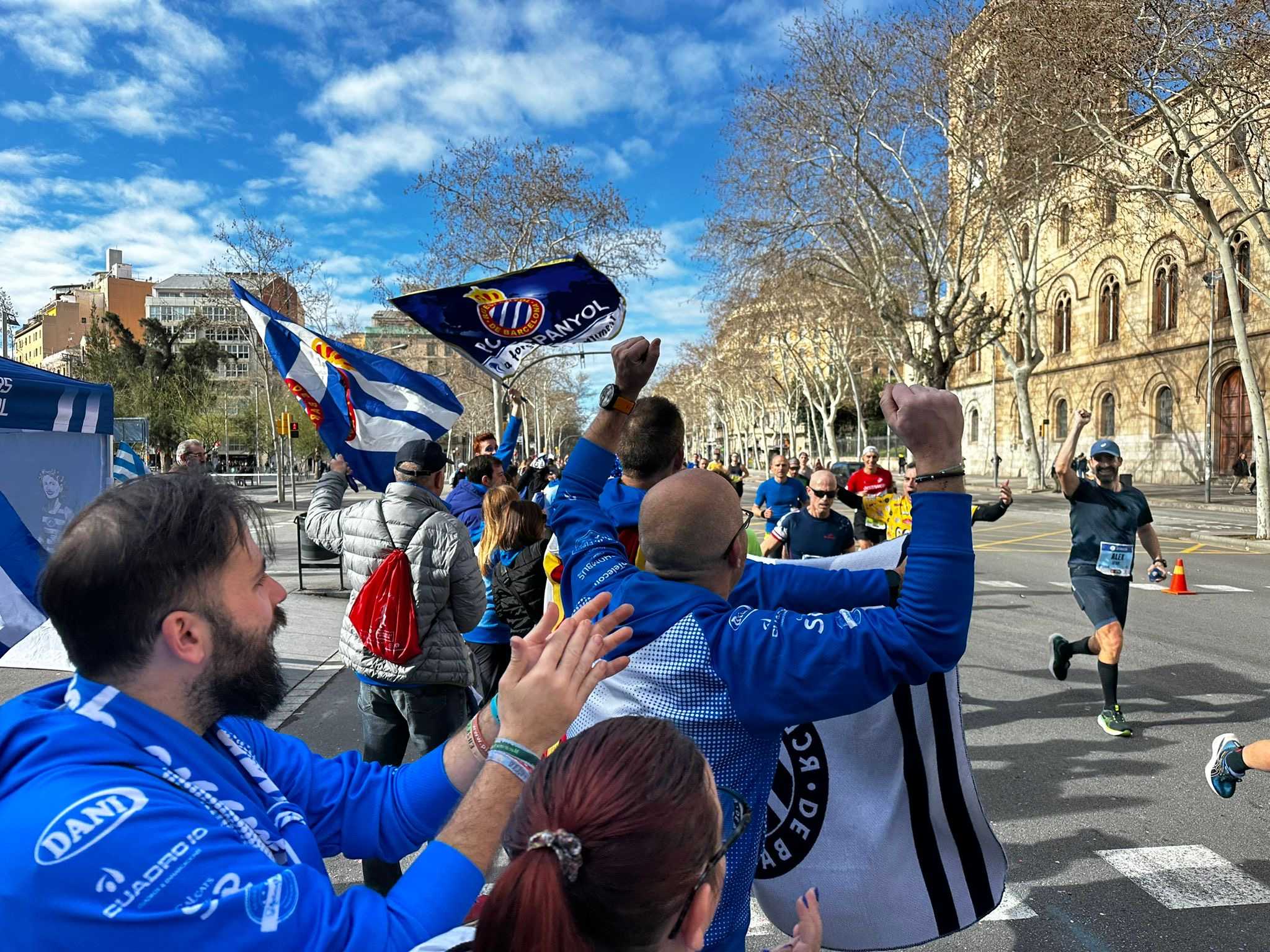 Penya Runners Espanyol, en la Maratón de Barcelona