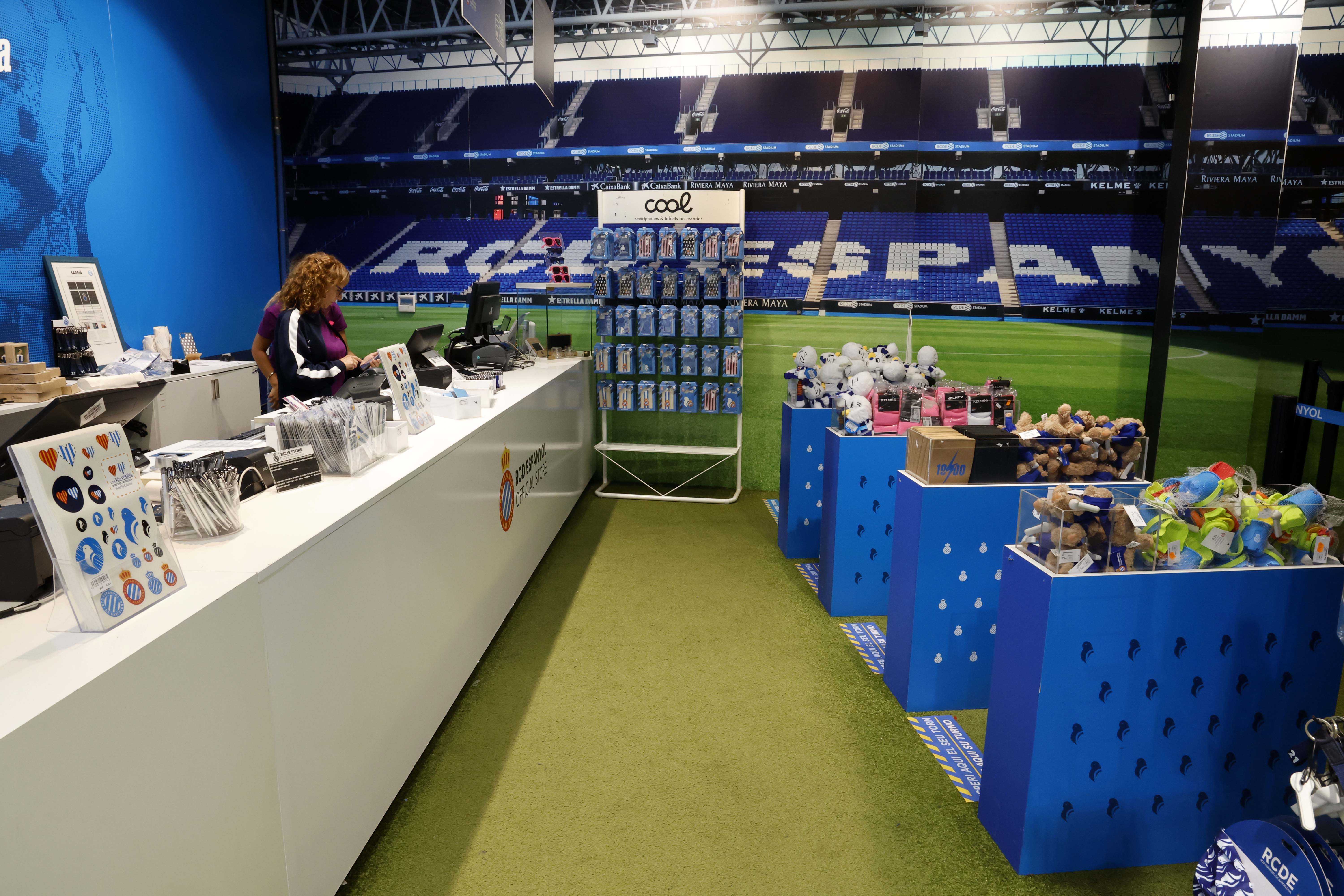 Tancament temporal de la RCDE Store Cornellà per inventari