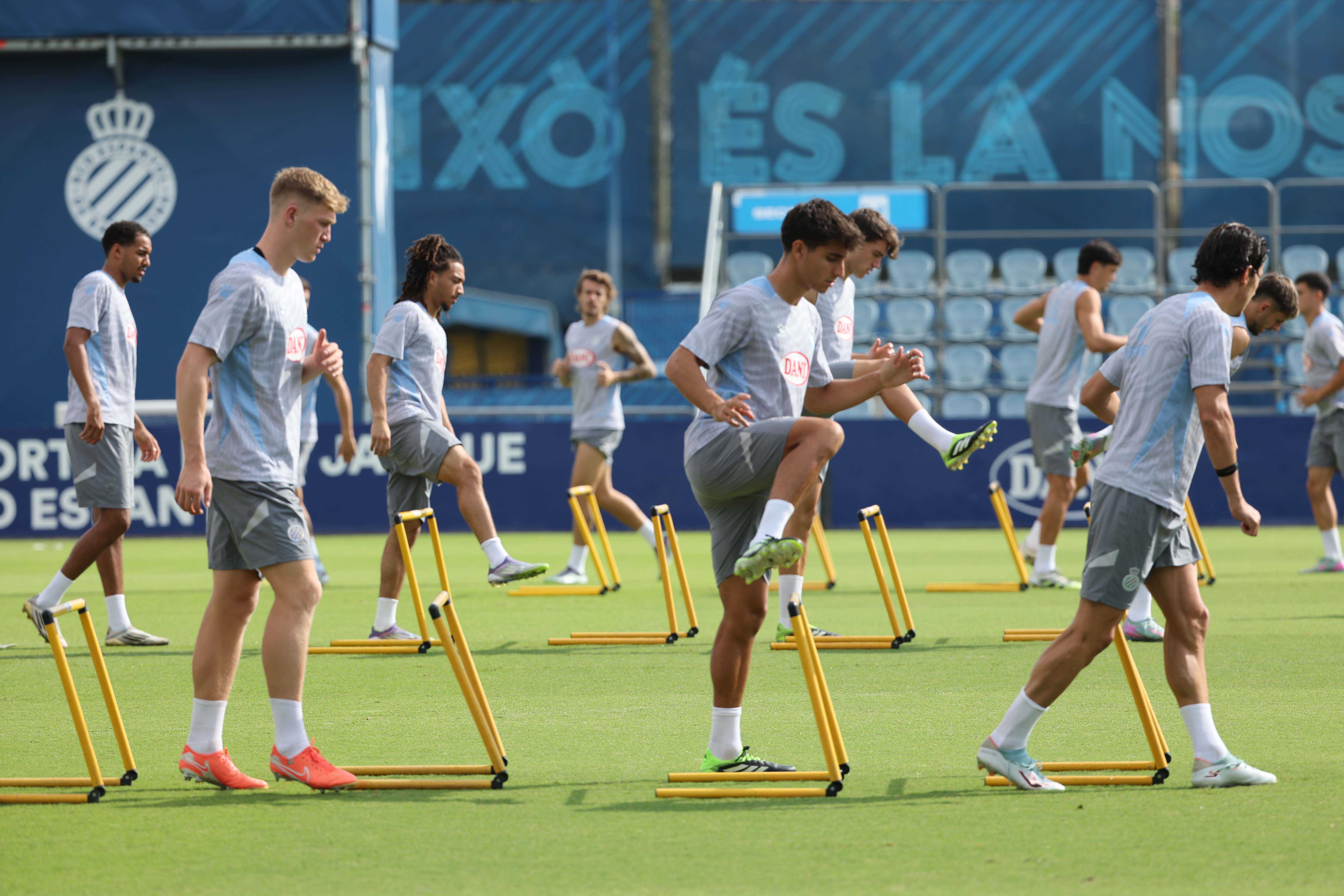 Entrenament a l’RCDE Stadium