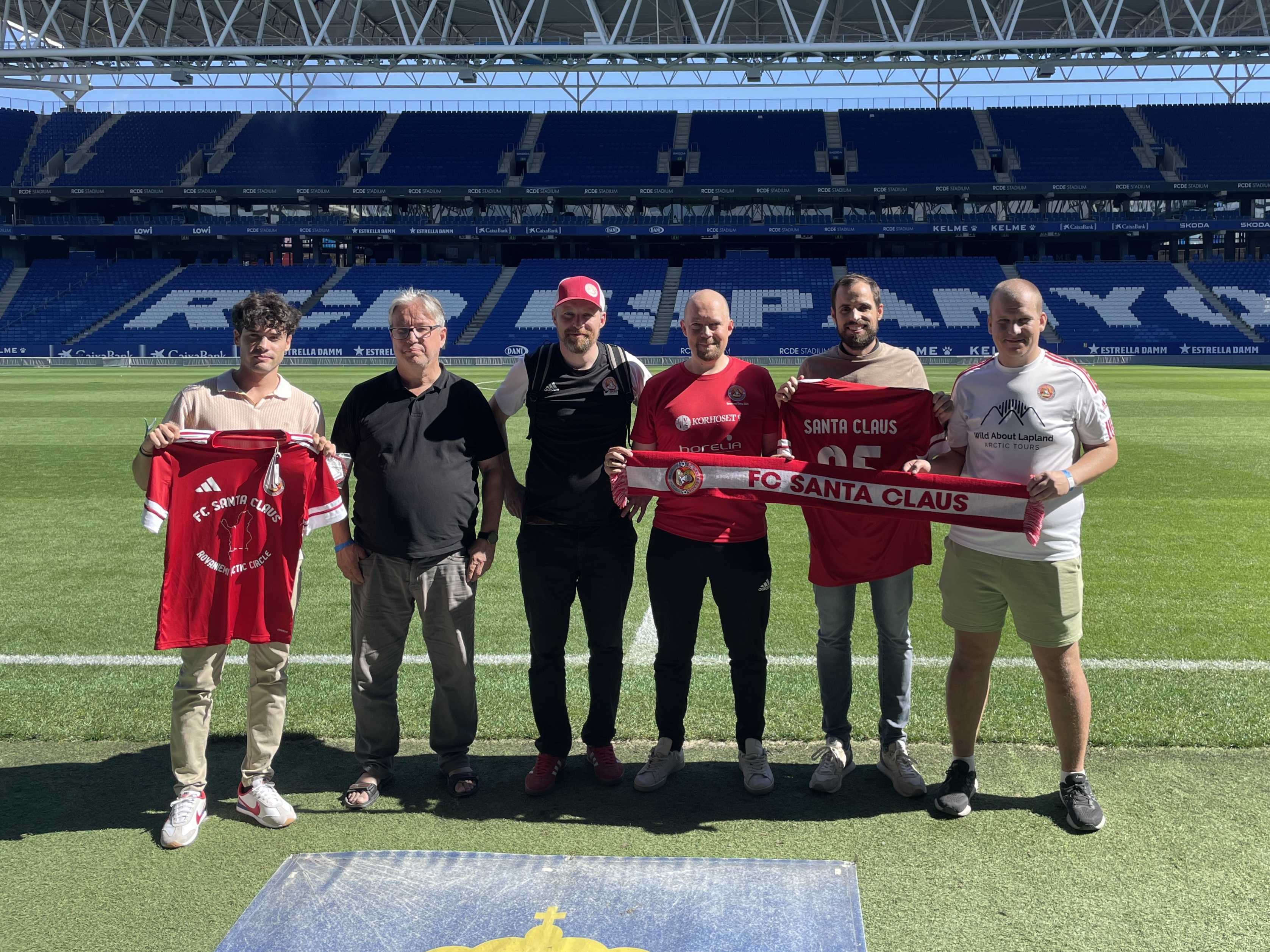 El FC Santa Claus visita el RCD Espanyol