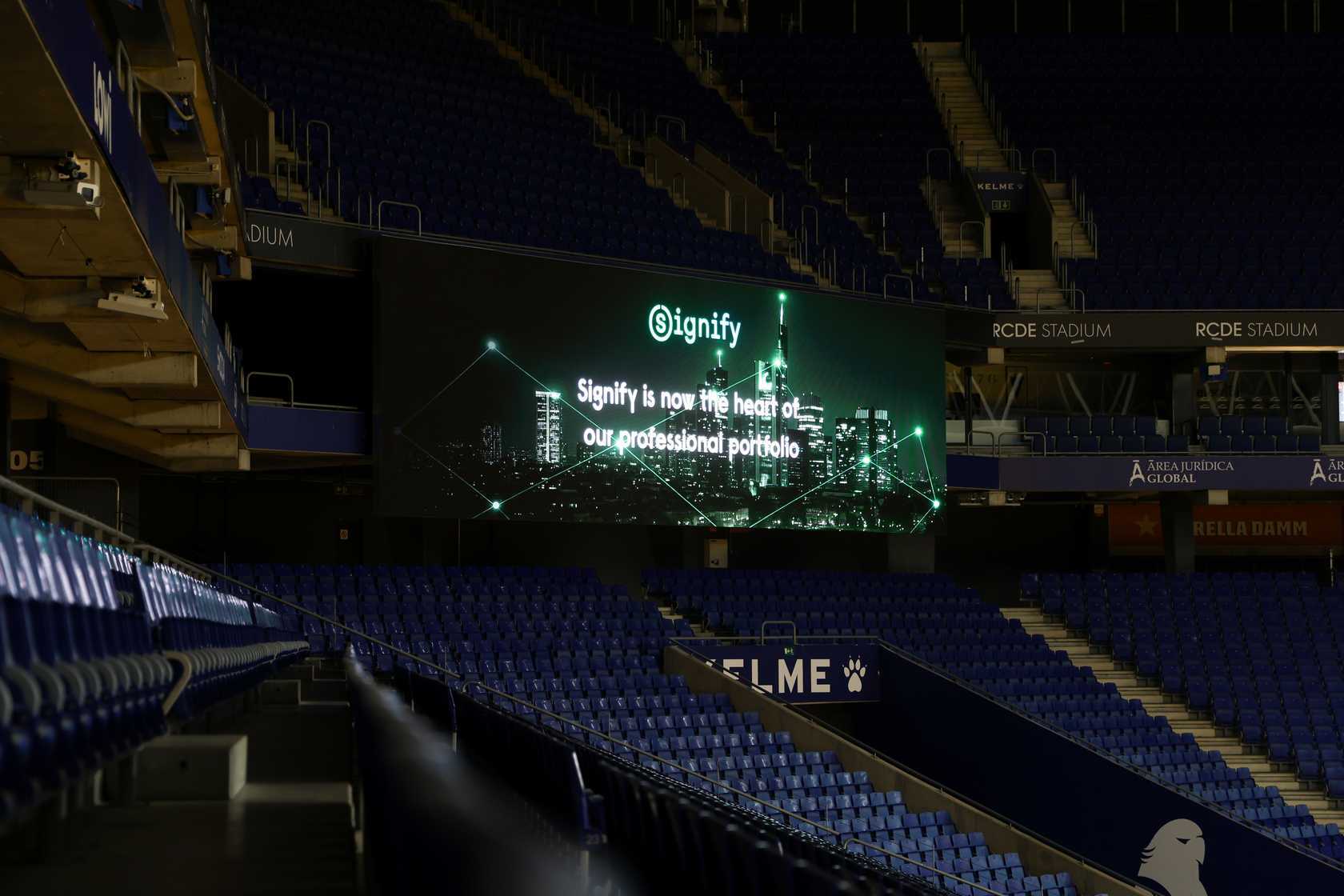 SIGNIFY reúne a más de 200 invitados en el RCDE Stadium