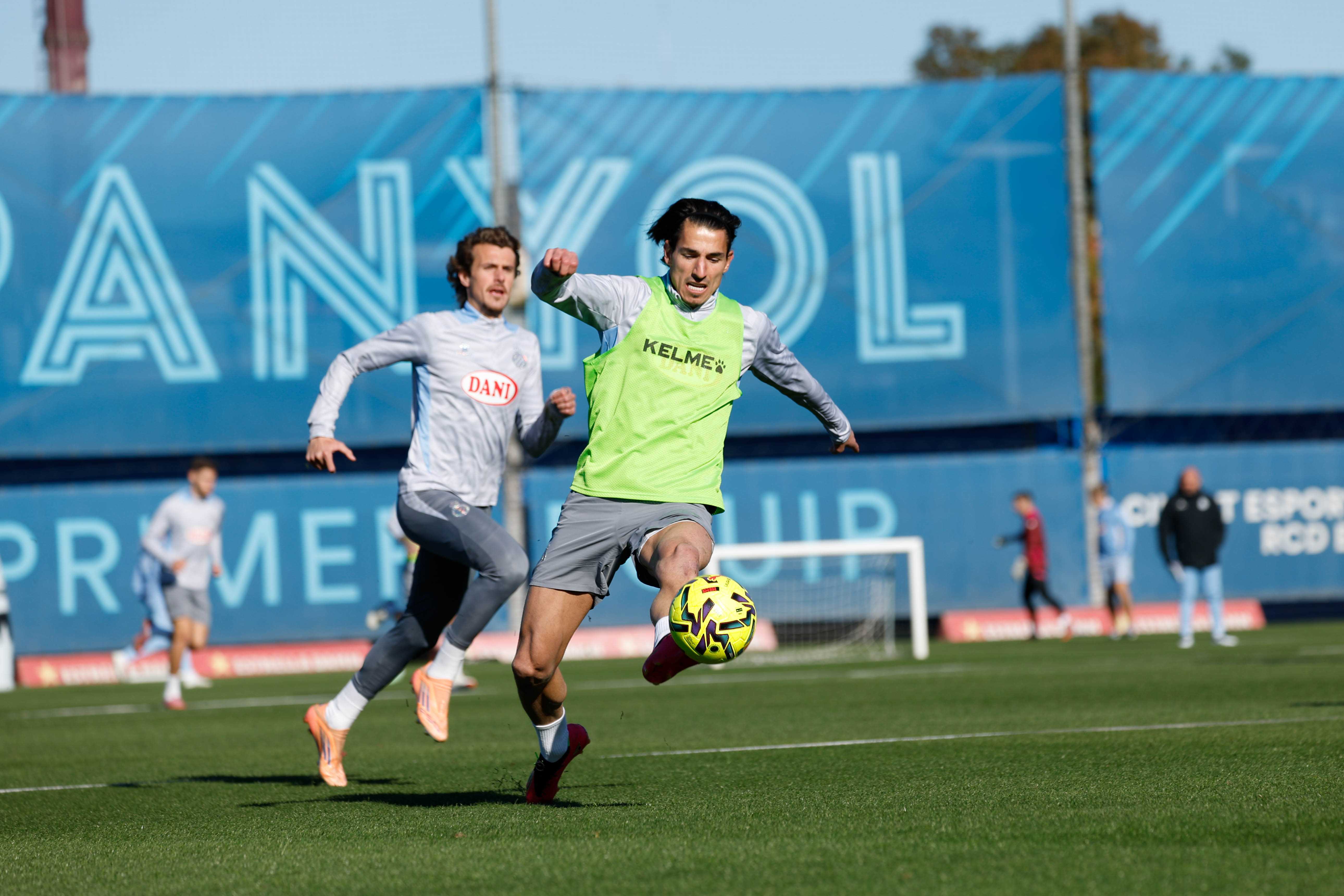 Entrenamiento en la CE Dani Jarque