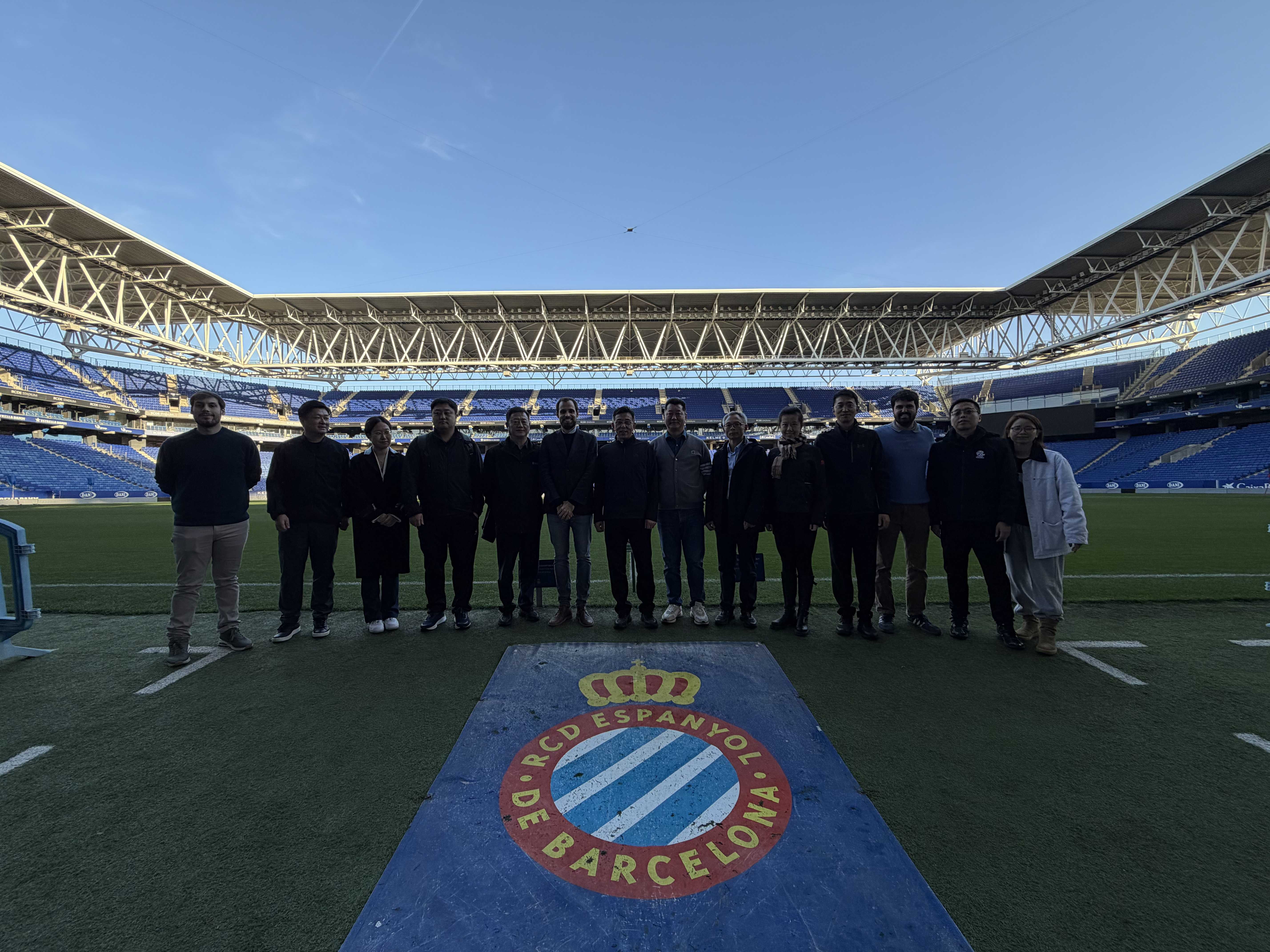 La Delegació Esportiva de Jiangsu visita el RCD Espanyol