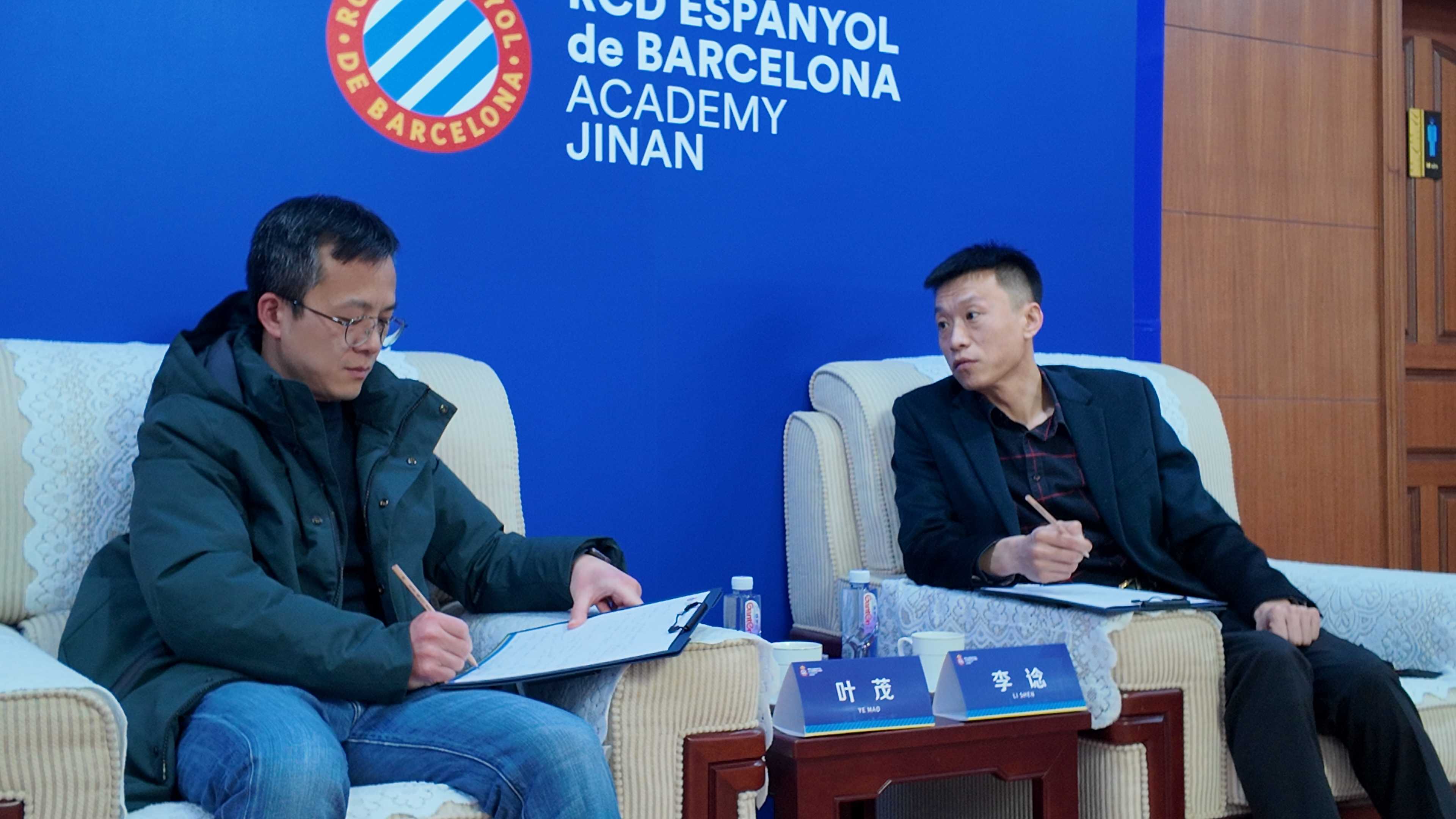 El CEO del RCD Espanyol de Barcelona visita la Academia RCDE en Jinan