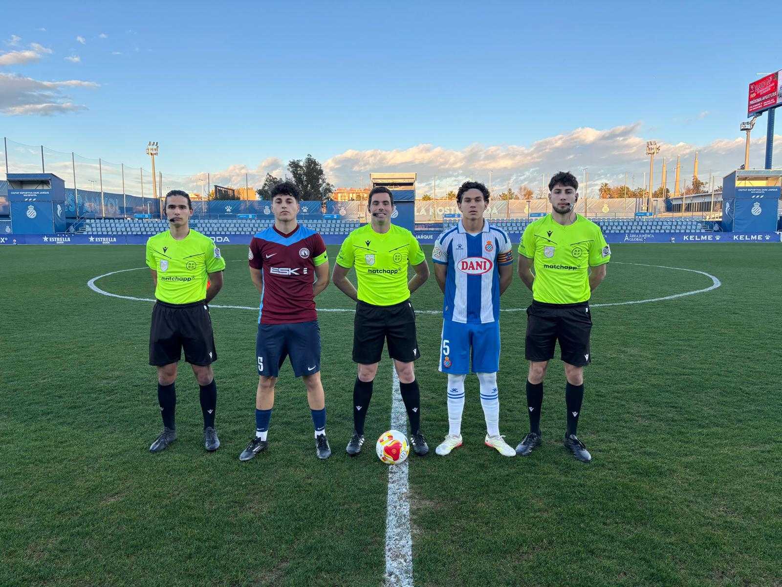 3-0: Cop sobre la taula