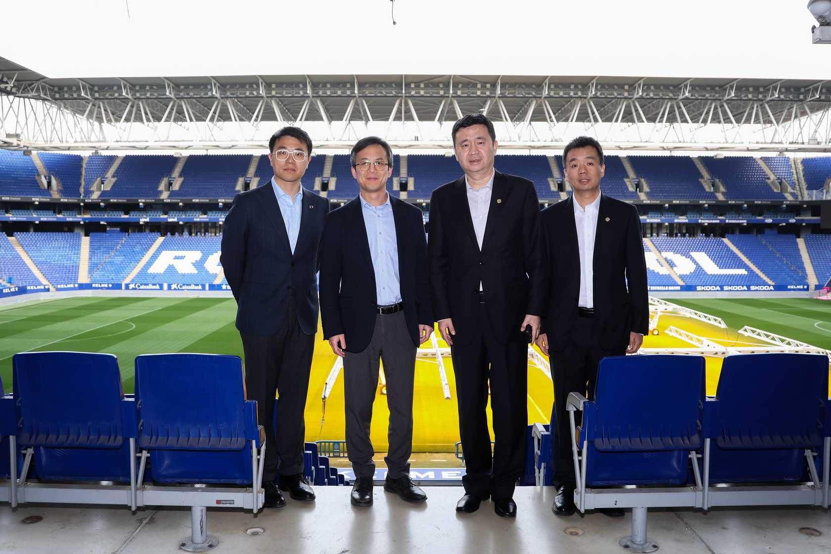 China Mobile visita el RCDE Stadium