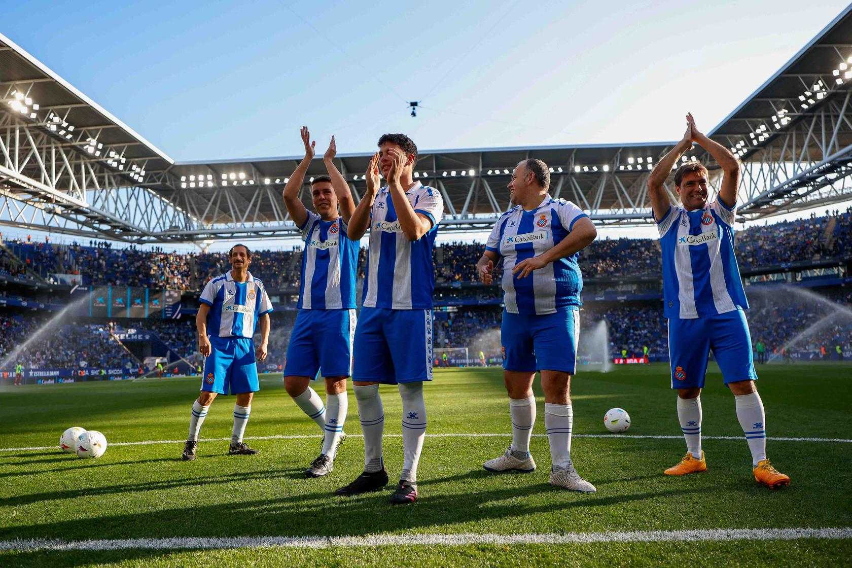 El RCD Espanyol i CaixaBank homenatgen a l’RCDE Special a l’RCDE Stadium