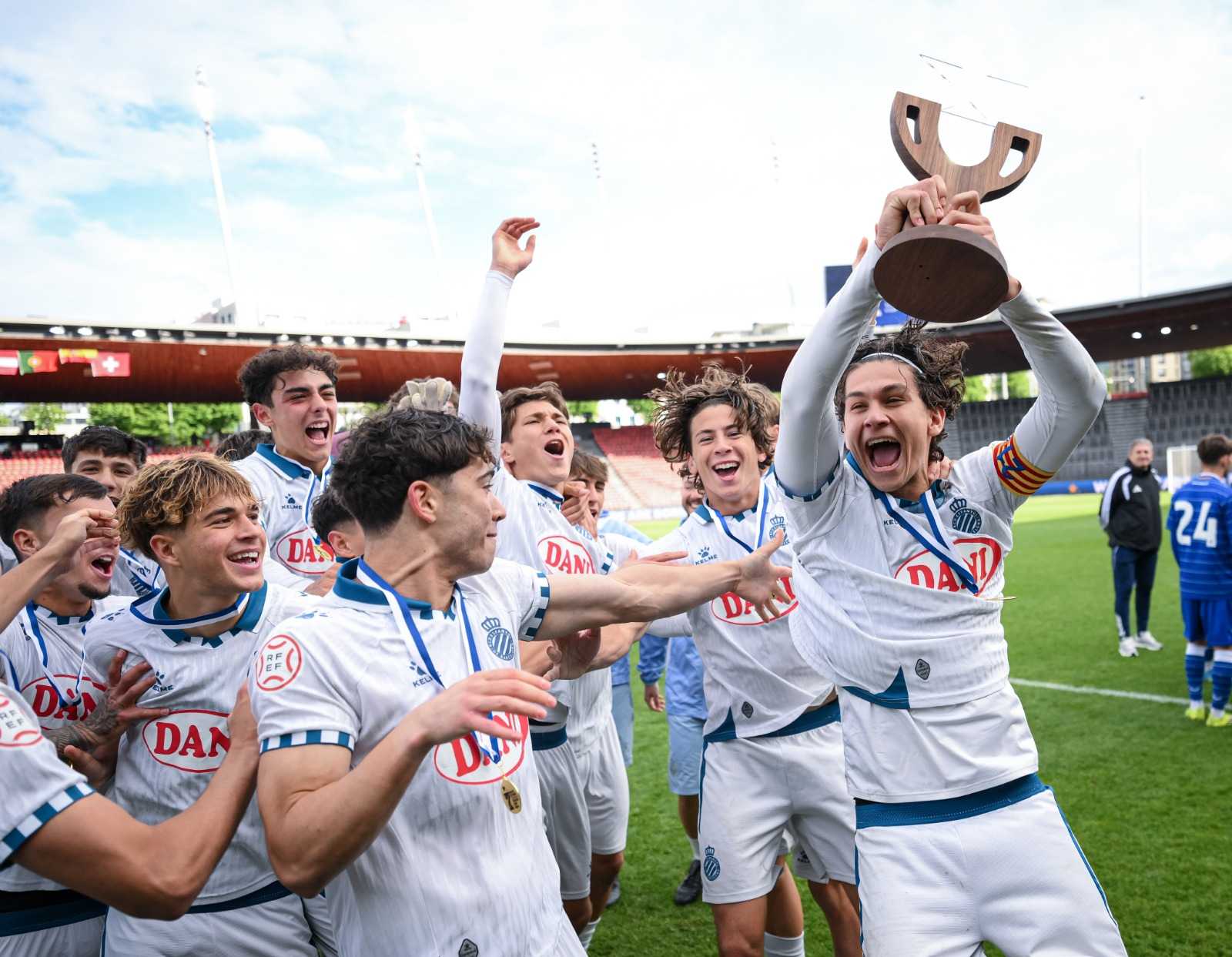 El Juvenil A, campeón de la Blue Star Zurich Youth Cup