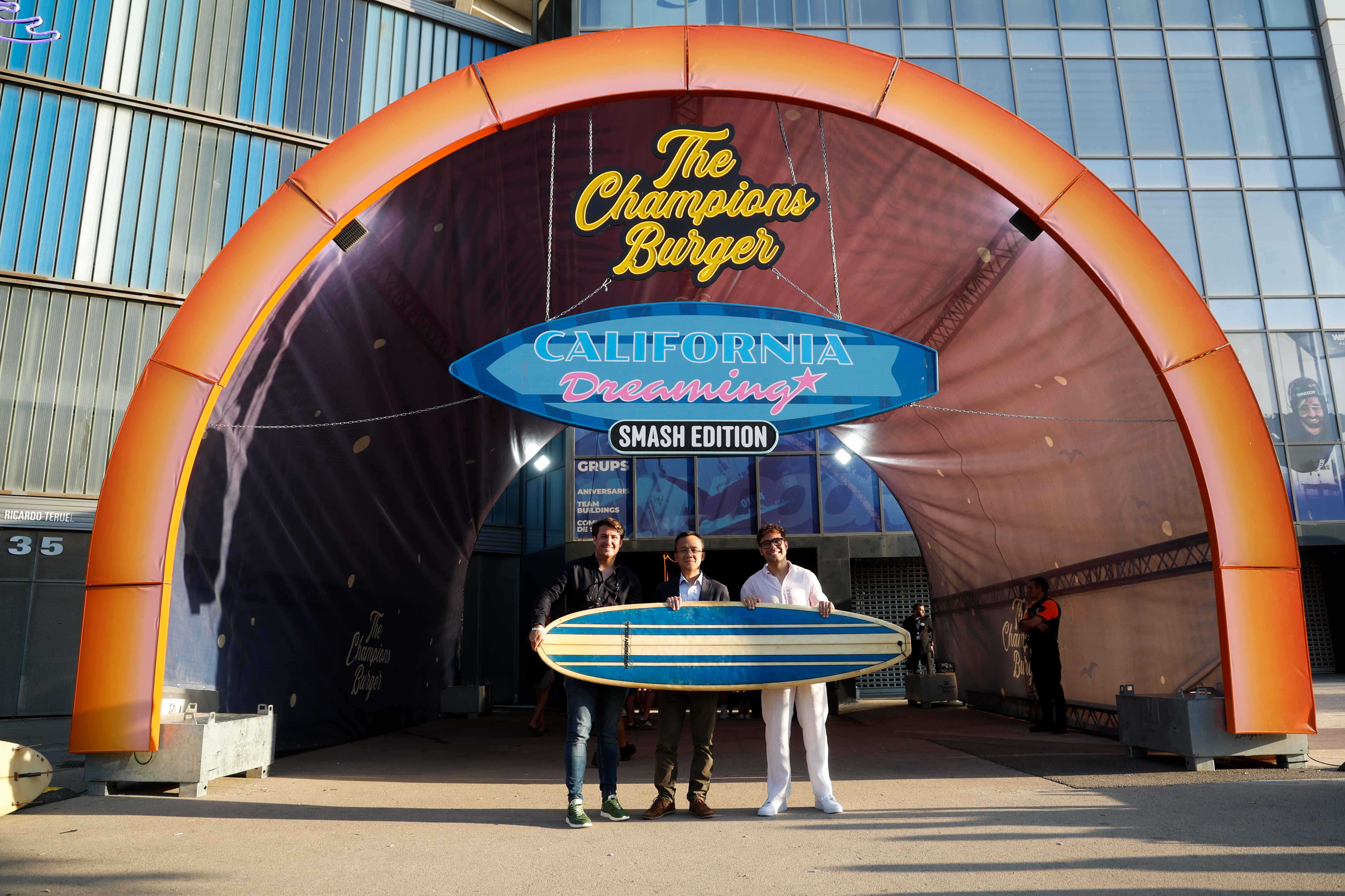 Acto institucional de The Champions Burger en el RCDE Stadium