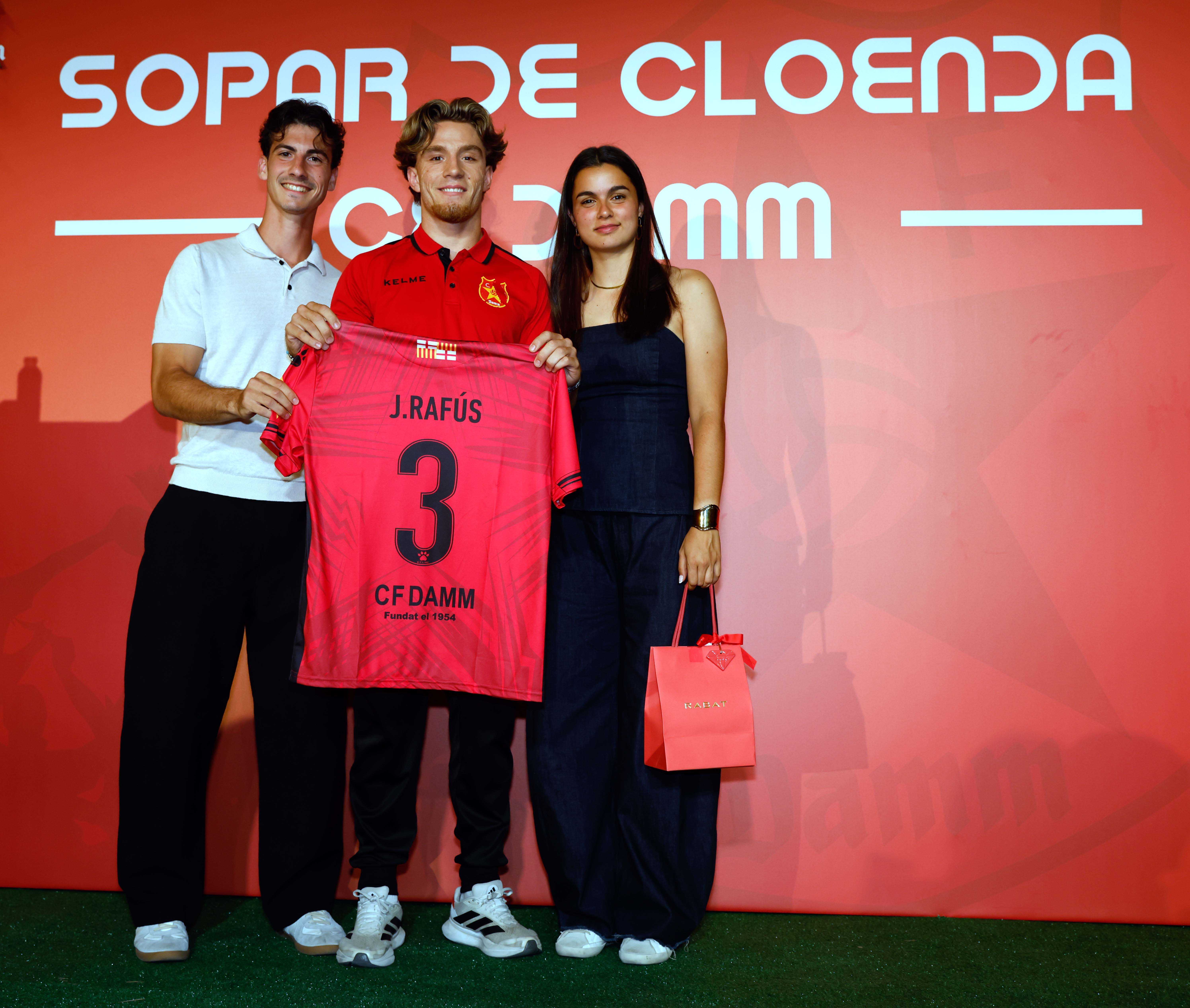 El RCD Espanyol, presente en la clausura de temporada del CF Damm