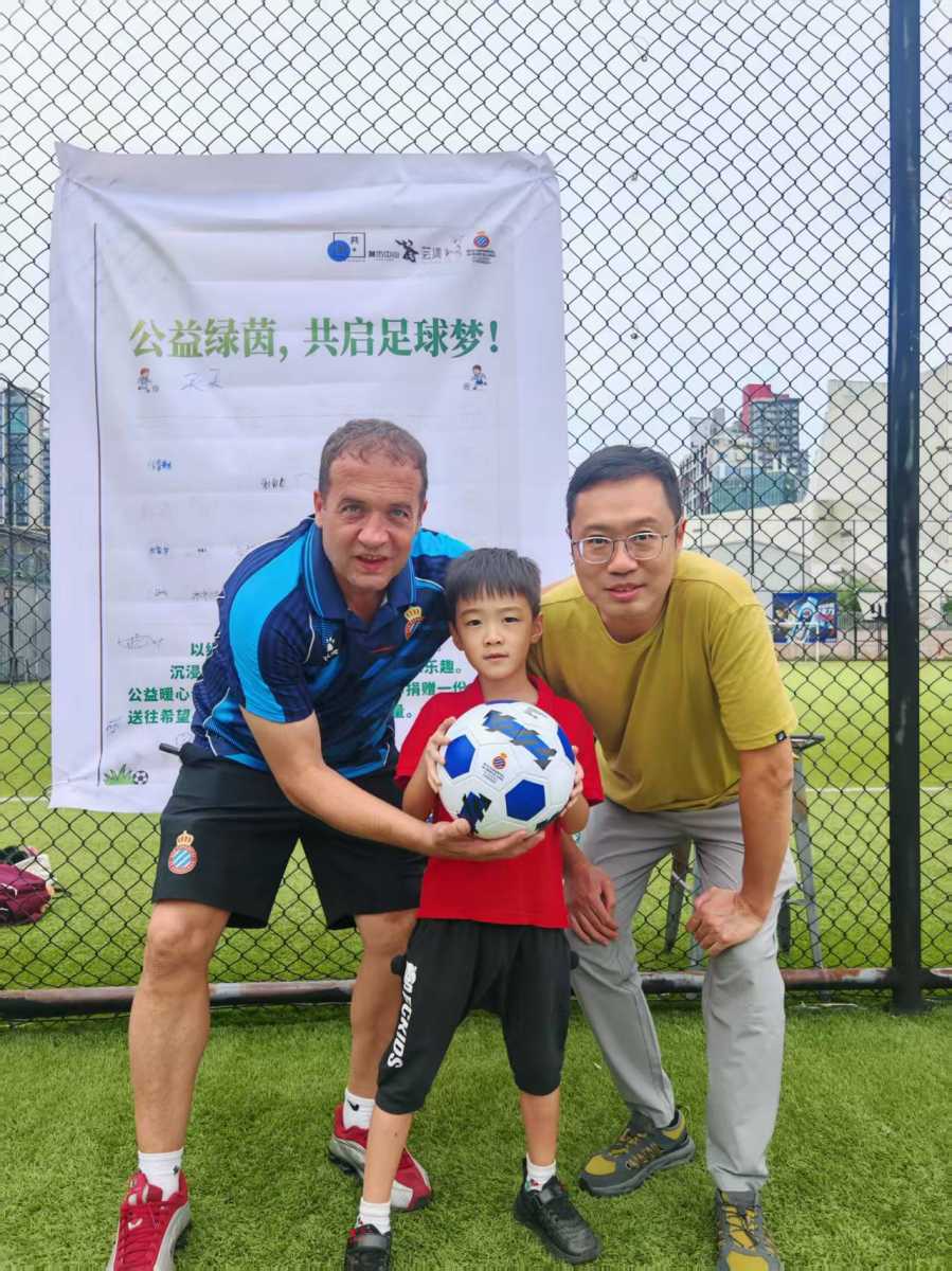 Solidaridad y espanyolismo en la RCDE Academy de Chengdu