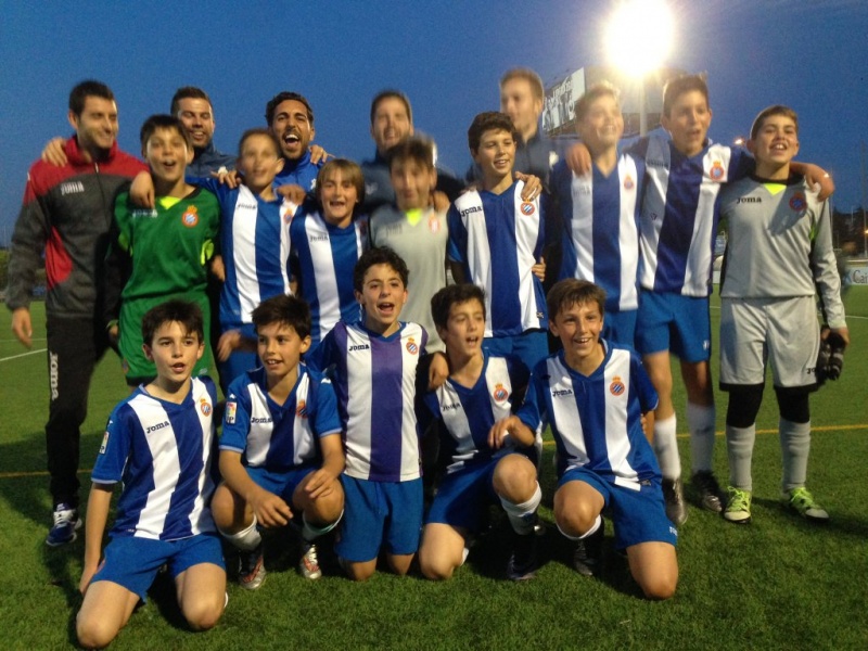 西班牙人U12梯队提前一轮获得联赛冠军
