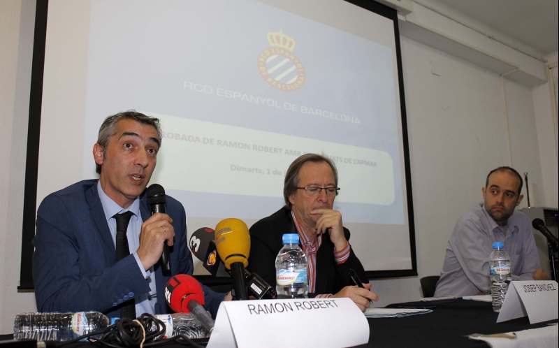 Ramon Robert presenta el nuevo proyecto a los pequeños y medianos accionistas