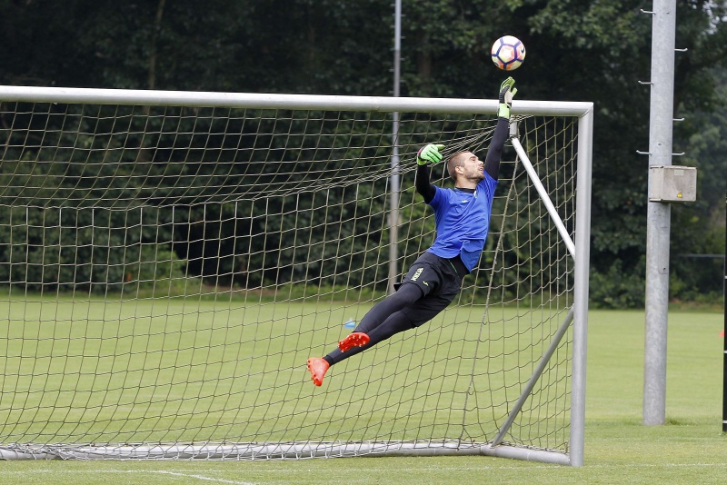 Pau López, cedido al Tottenham