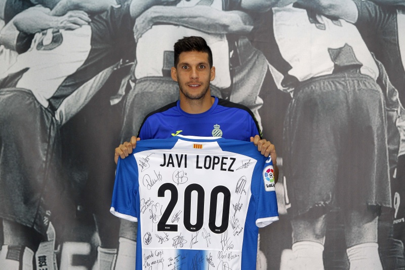 Javi López, homenajeado por sus compañeros