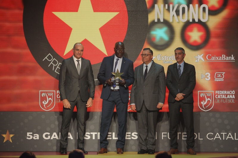 N’Kono recibe su premio