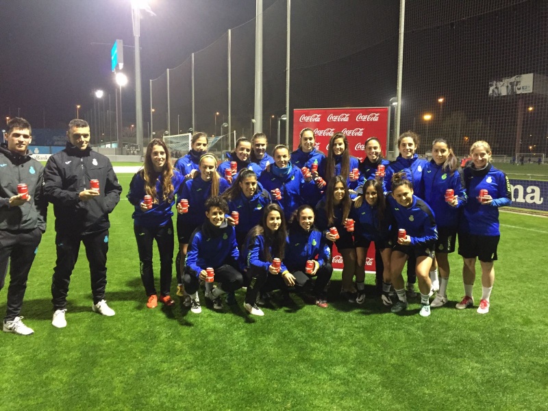 ¡Coca-Colas personalizadas para nuestras jugadoras!