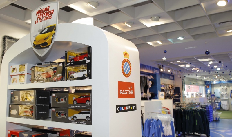 Chen Yansheng inaugura la zona Rastar en la RCDESTIL SHOP