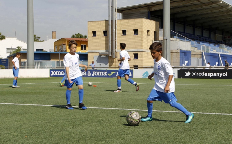 在西班牙人足球训练营最大程度的学习和享受足球