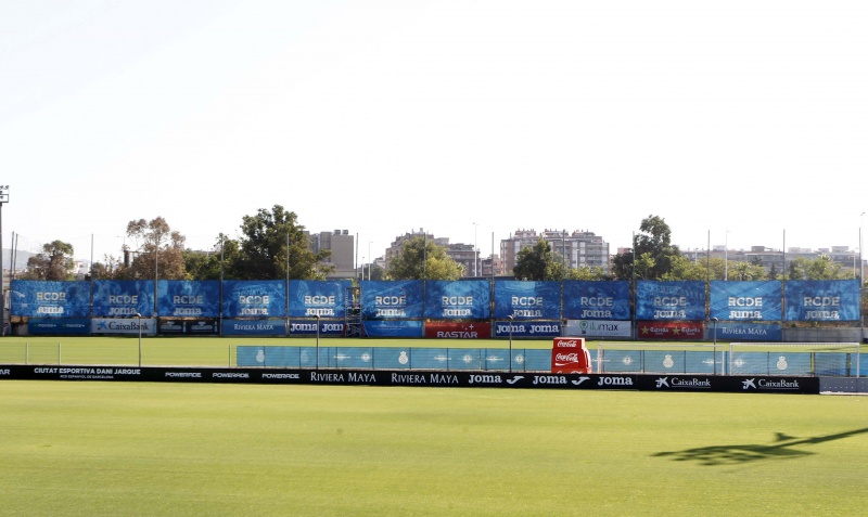 Obras de asfalto en la CE Dani Jarque