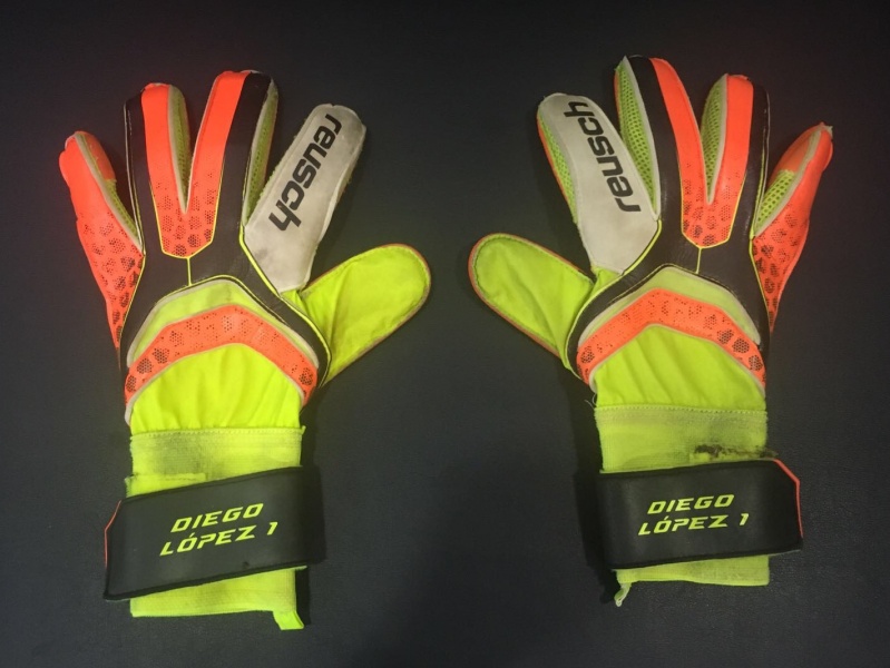 ¿Quieres los guantes de Diego López?
