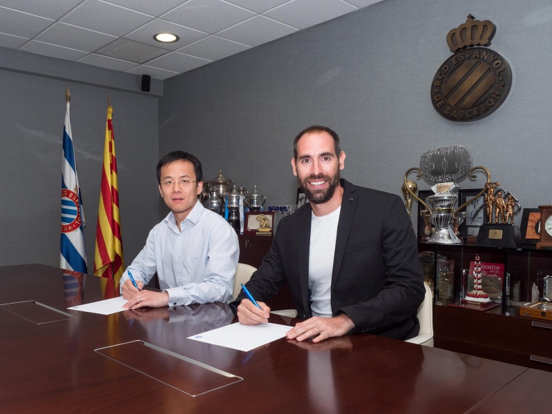 Ander Mirambell continuará luciendo la marca RCDE por todo el mundo