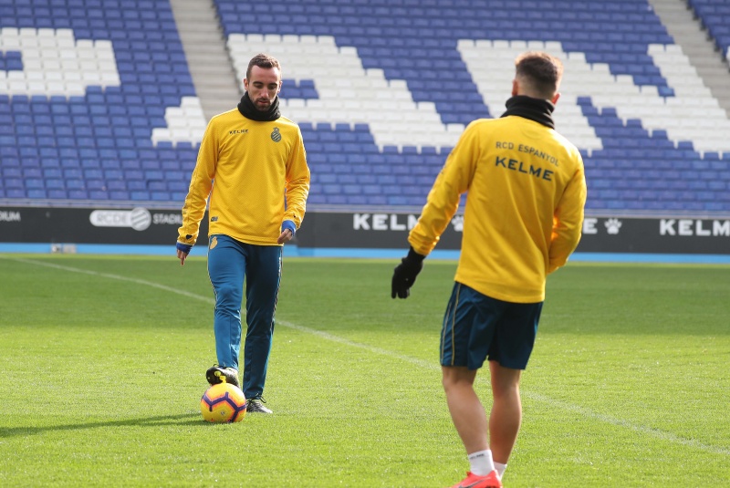 Puerta cerrada en el RCDE Stadium